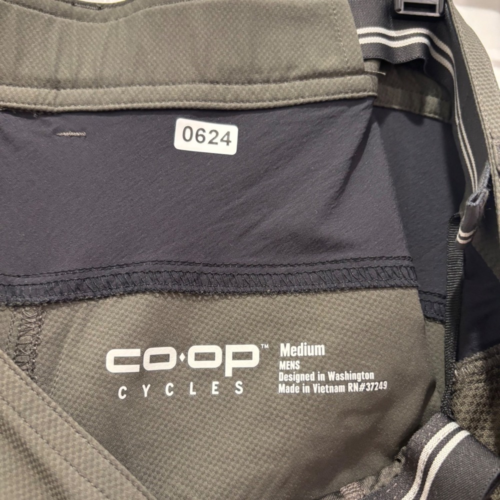 REI Co-op Cycles Mens Mountain Bike Shorts Padded Liner Green Grey Medium - Picture 2 of 7